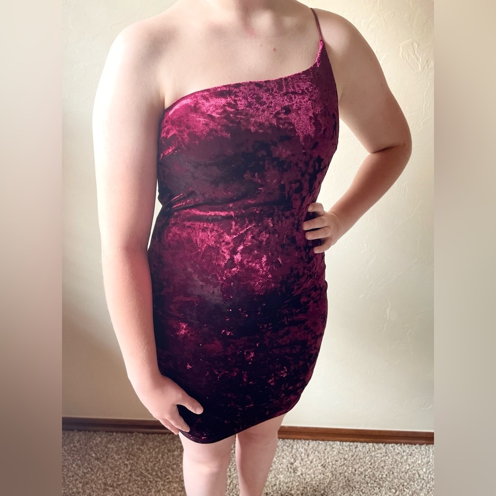 Lulu’s Single Strap Magenta Velvet Mini Dress | Size Small